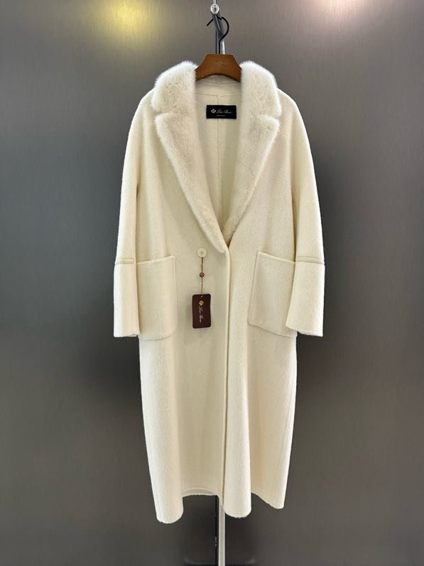 Кашемировое пальто с воротником из меха норки фото 4