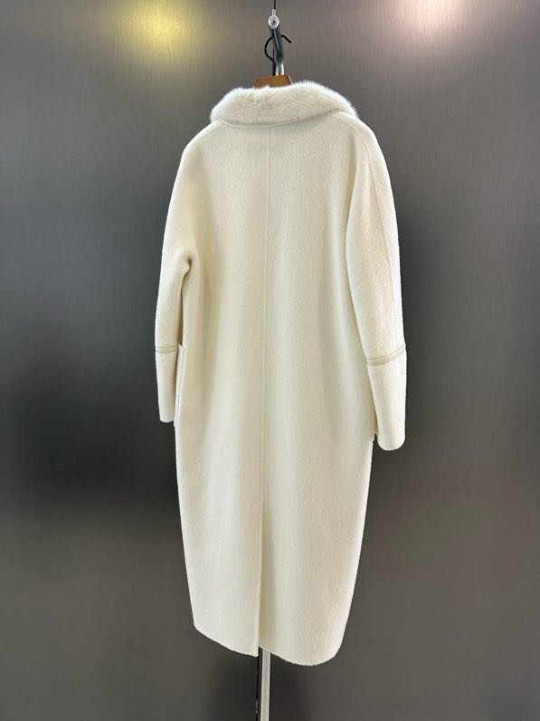 Кашемировое пальто с воротником из меха норки фото 6