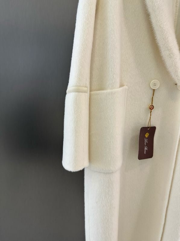 Кашемировое пальто с воротником из меха норки фото 7