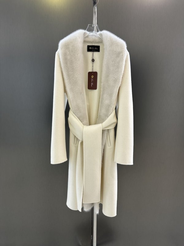 Кашемировое пальто с воротником из норки