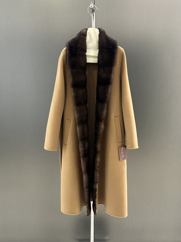 Кашемировое пальто с воротником из норки фото 2