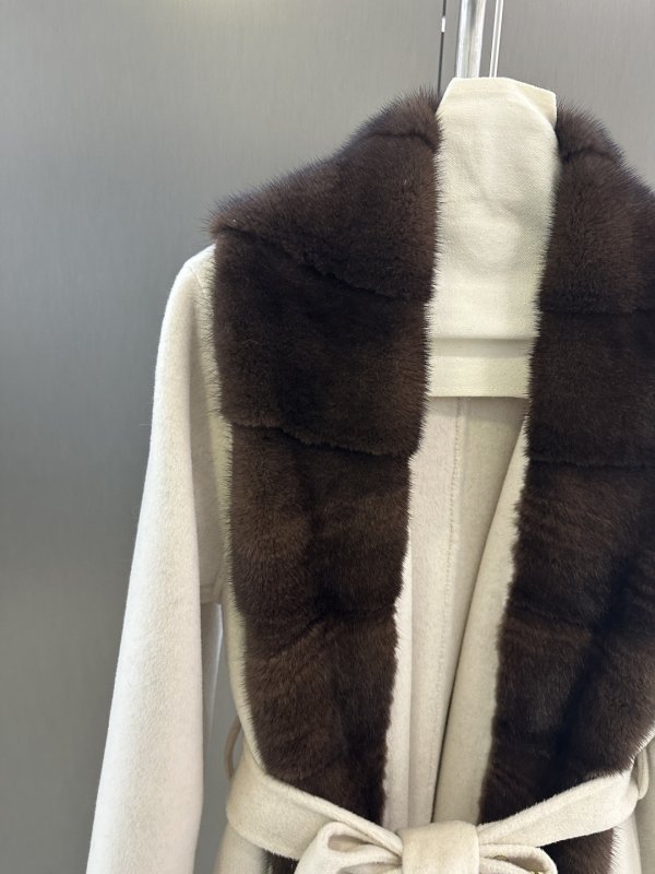 Кашемировое пальто с воротником из норки фото 3