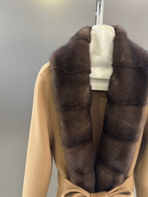 Кашемировое пальто с воротником из норки фото 3
