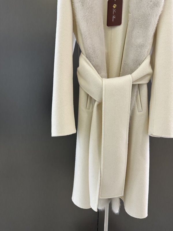 Кашемировое пальто с воротником из норки фото 5