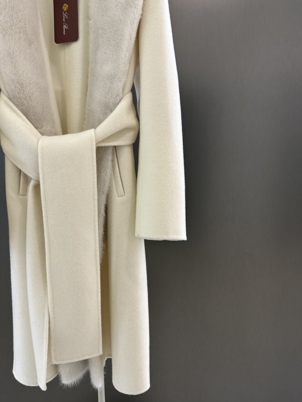 Кашемировое пальто с воротником из норки фото 6