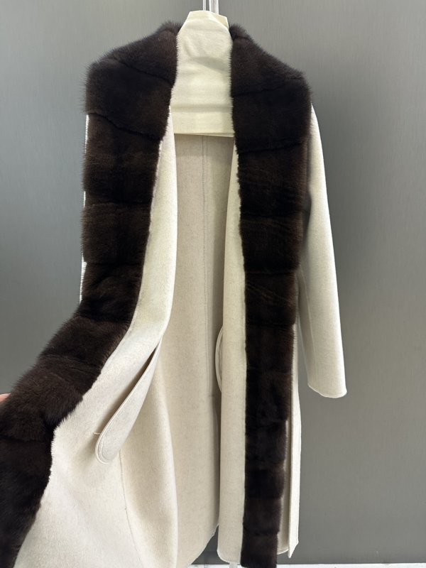 Кашемировое пальто с воротником из норки фото 6