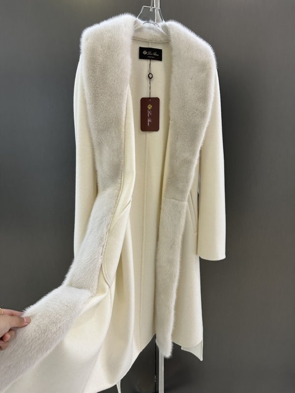 Кашемировое пальто с воротником из норки фото 7