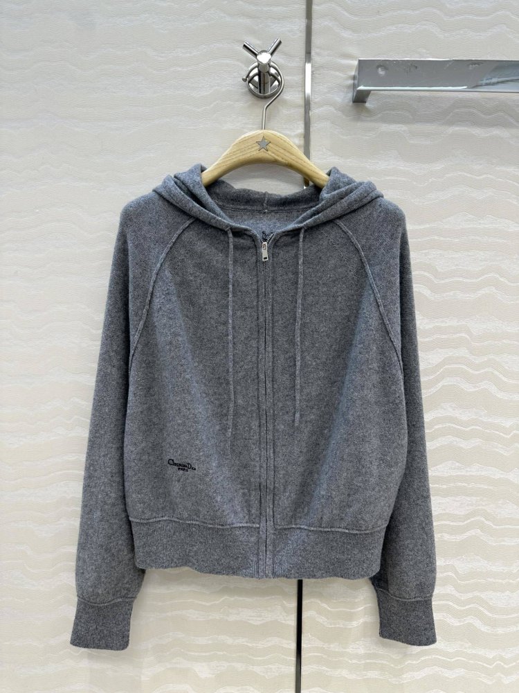 Cashmere pullover from hood