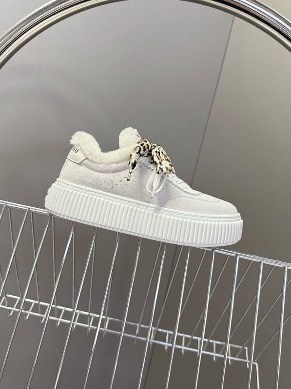 Shoes on fur women's