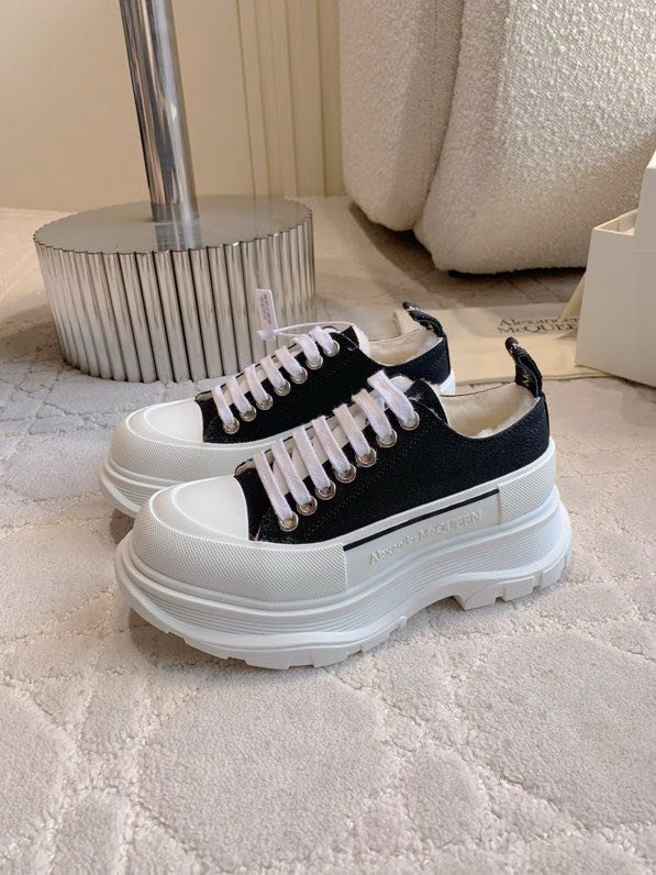 Shoes on platform women's on fur winter фото 3