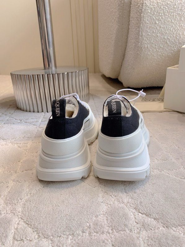 Shoes on platform women's on fur winter фото 6