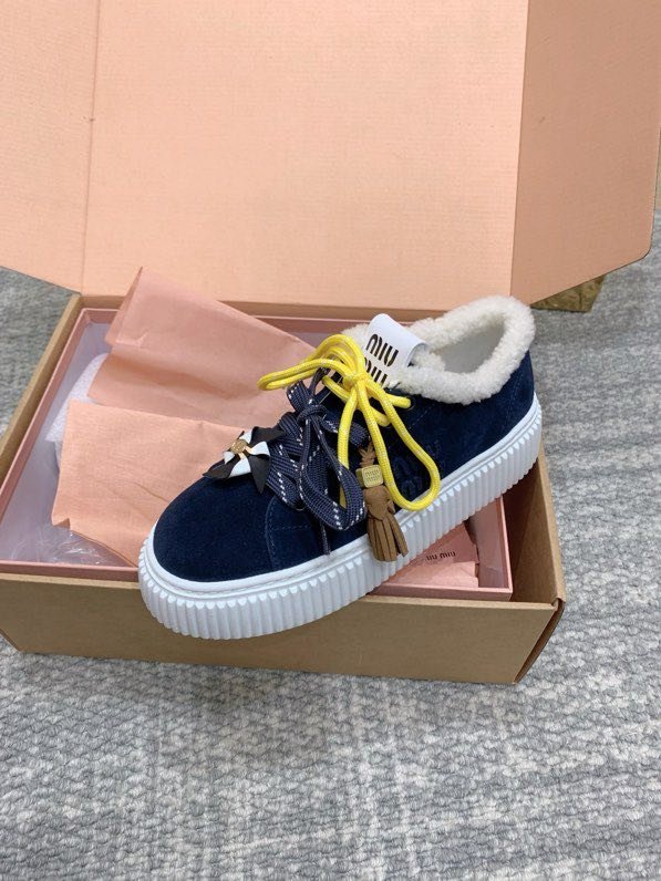 Shoes women's on fur