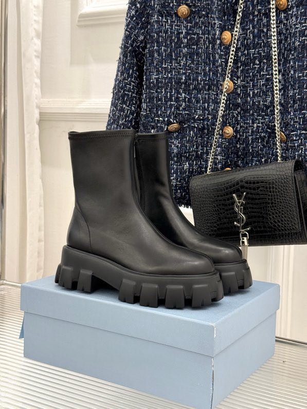 Классические ботинки Prada на платформе