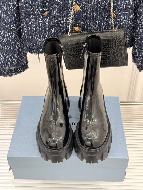 Класичні черевики Prada на платформі фото 4