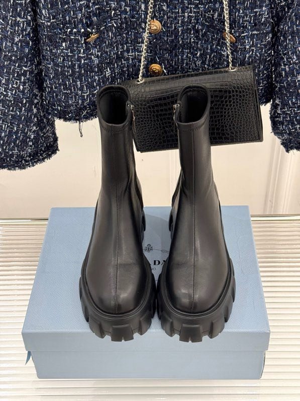 Классические ботинки Prada на платформе фото 5