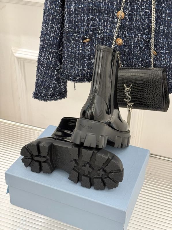 Класичні черевики Prada на платформі фото 6