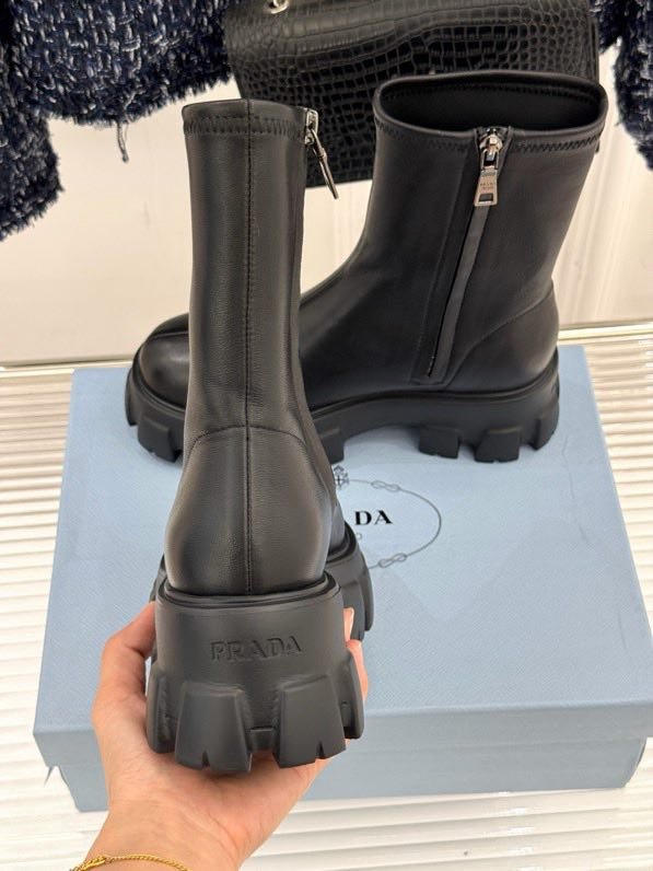 Классические ботинки Prada на платформе фото 9