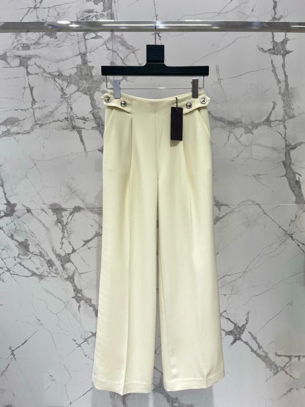 Классические брюки с высокой талией и широкими штанинами