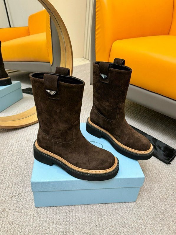 Класичні шкіряні черевики Prada