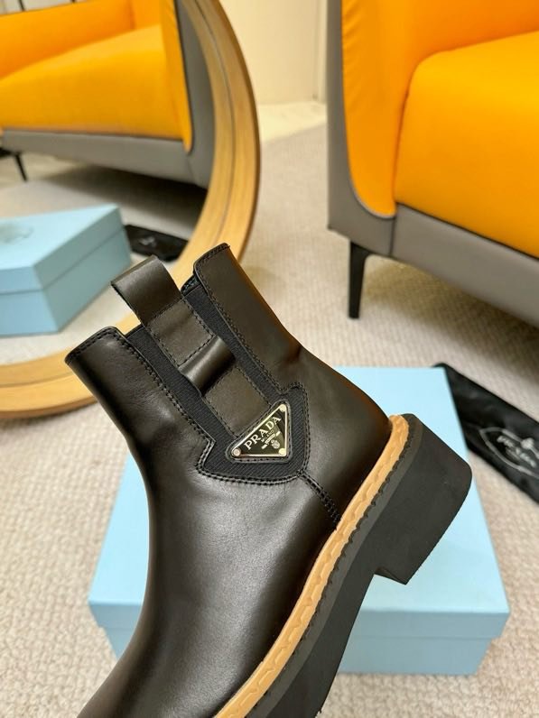 Класичні шкіряні черевики Prada фото 2