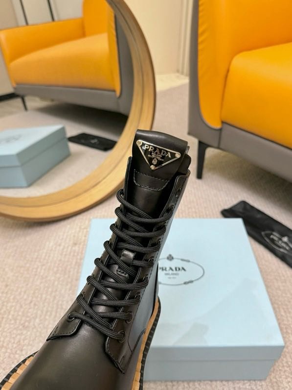 Класичні шкіряні черевики Prada фото 2