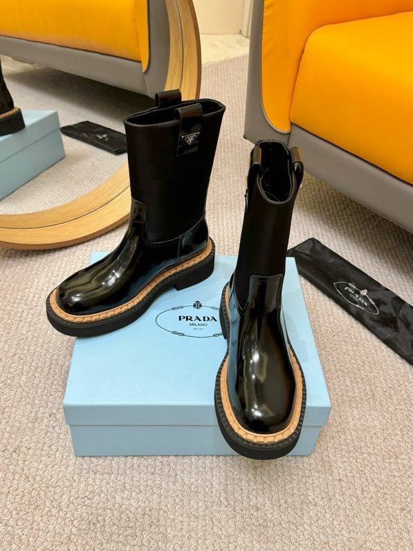 Класичні шкіряні черевики Prada фото 2