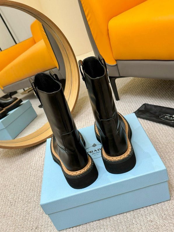 Класичні шкіряні черевики Prada фото 2