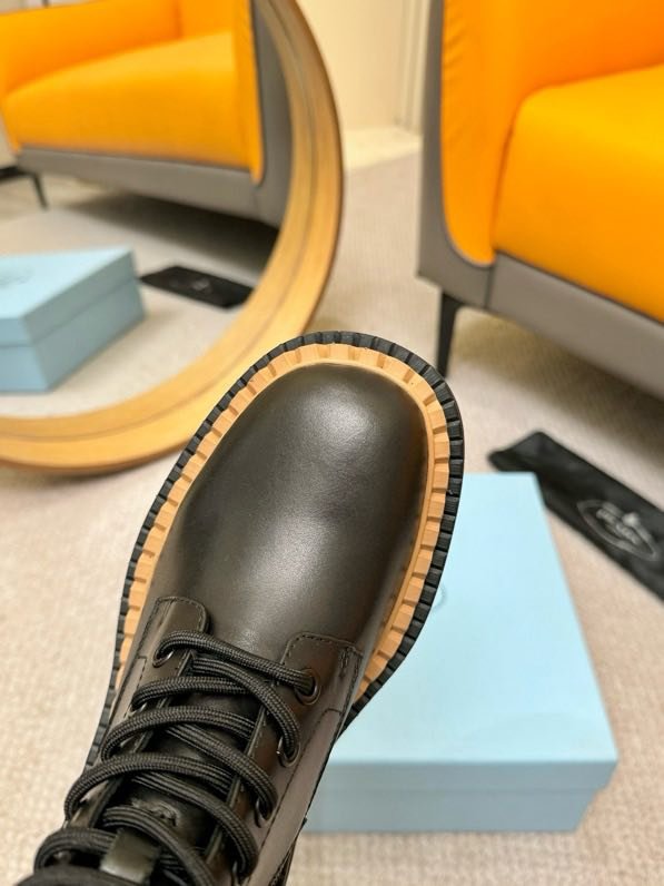 Класичні шкіряні черевики Prada фото 3