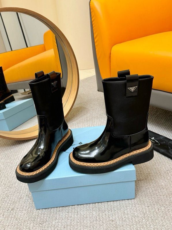 Класичні шкіряні черевики Prada фото 3