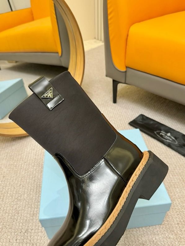 Класичні шкіряні черевики Prada фото 4