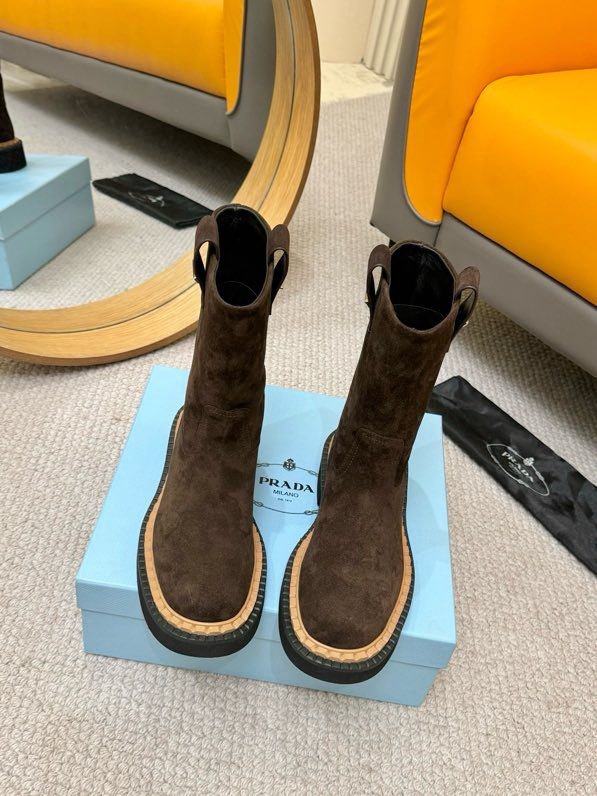 Класичні шкіряні черевики Prada фото 4
