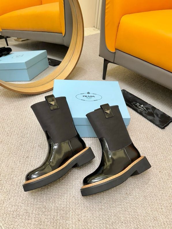 Класичні шкіряні черевики Prada фото 5