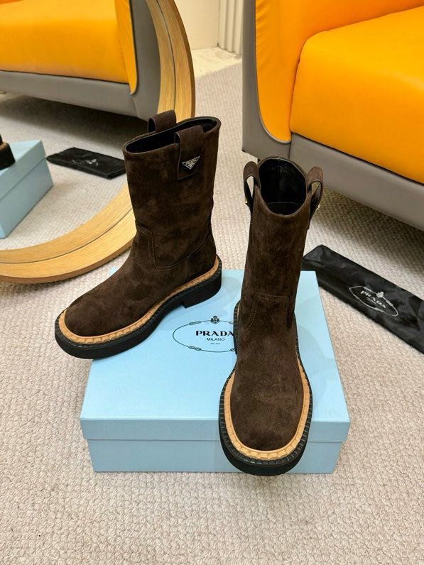 Класичні шкіряні черевики Prada фото 5