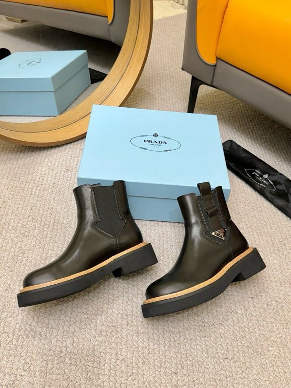 Класичні шкіряні черевики Prada фото 7