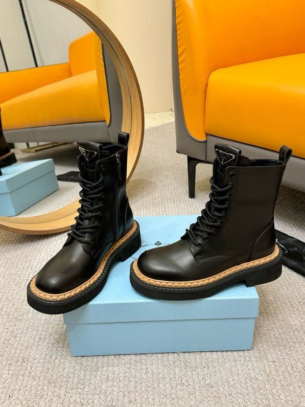 Класичні шкіряні черевики Prada фото 7