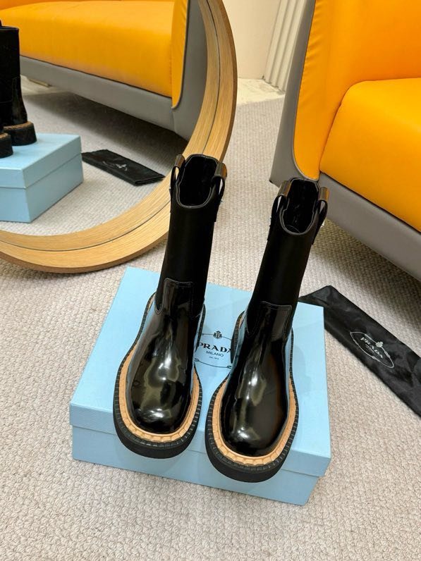 Класичні шкіряні черевики Prada фото 7