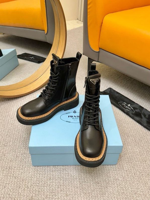 Класичні шкіряні черевики Prada фото 8