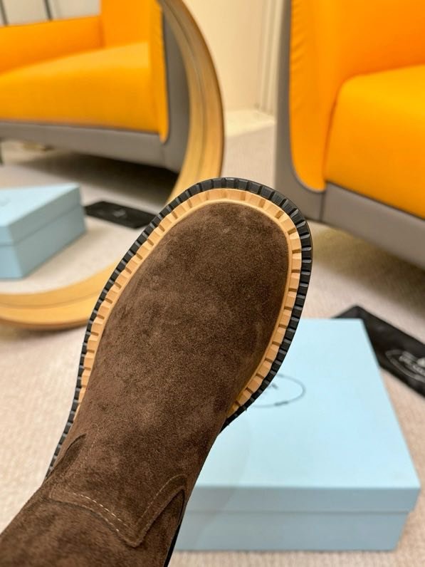 Класичні шкіряні черевики Prada фото 8