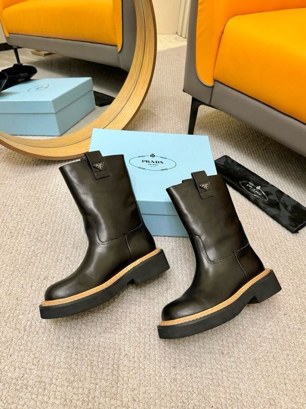 Класичні шкіряні черевики Prada фото 8