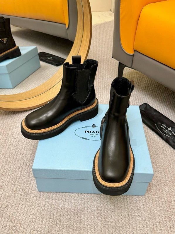 Класичні шкіряні черевики Prada фото 9