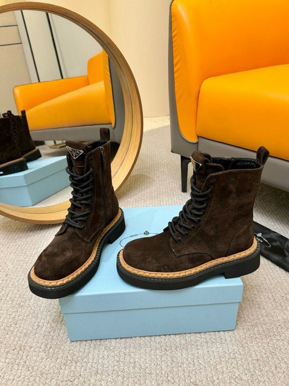 Класичні шкіряні черевики Prada фото 9