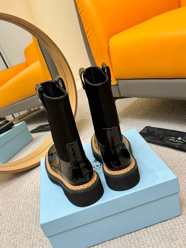 Класичні шкіряні черевики Prada фото 9
