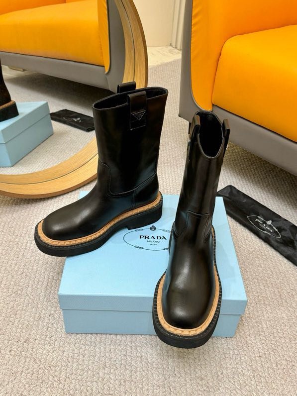 Класичні шкіряні черевики Prada фото 9