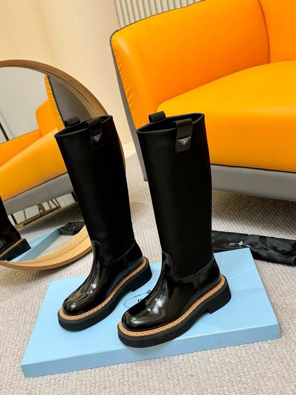 Класичні шкіряні чоботи PRADA