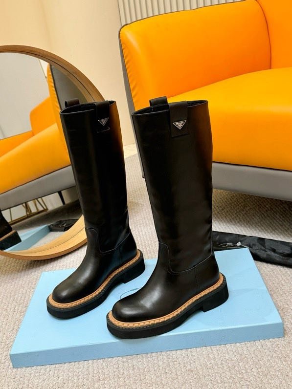 Класичні шкіряні чоботи PRADA