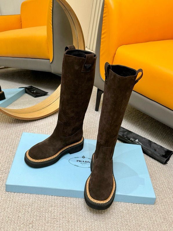 Классические кожаные сапоги PRADA фото 8