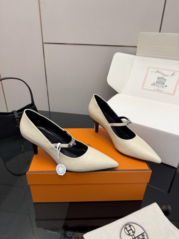 Classic leather women's shoes on low heel from buckle Kelly and sharp the toe