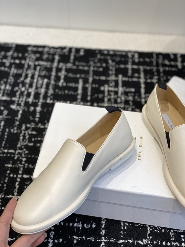 Класичні лоферы жіночі фото 6