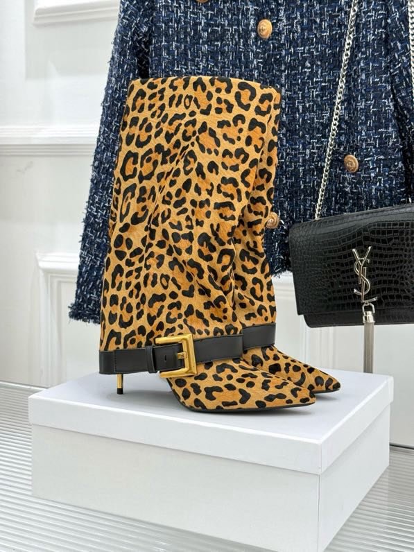 Классические сапоги Balmain с заостренным носком и пряжкой