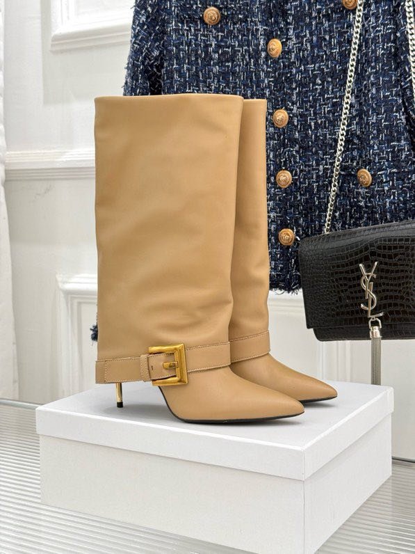 Классические сапоги Balmain с заостренным носком и пряжкой